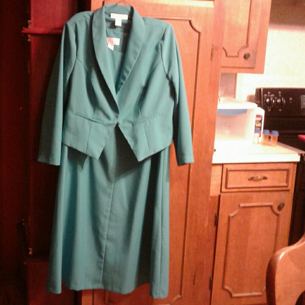Allison Woods 2-piece dress
